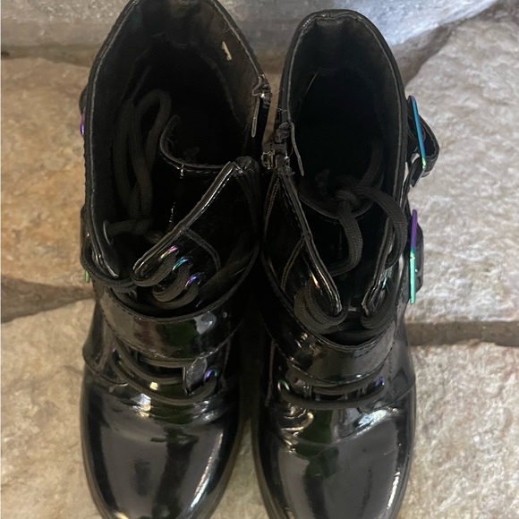 Girls Sz 3 Lug Sole Chinky Black Boots - Picture 2 of 6